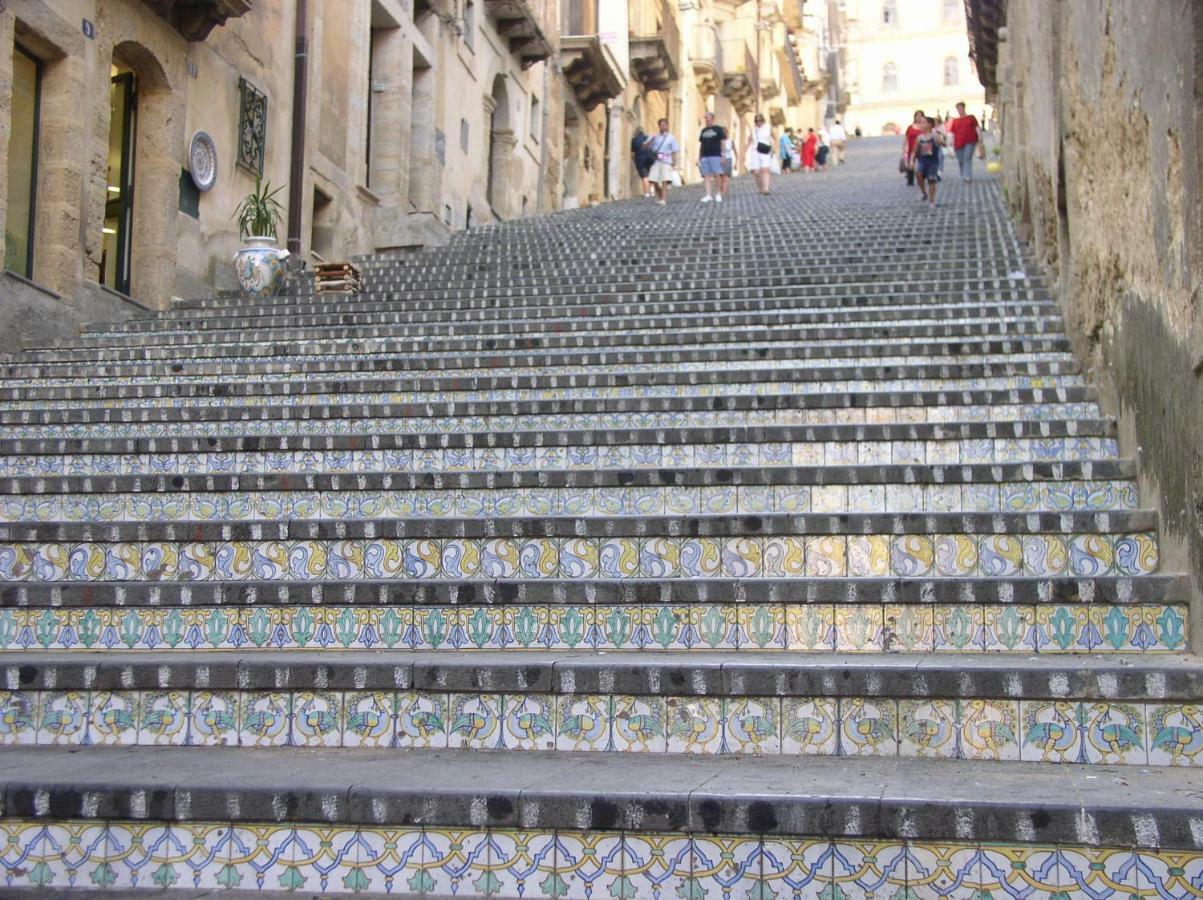 Bed and Breakfast La Rosa Antica Caltagirone Esterno foto